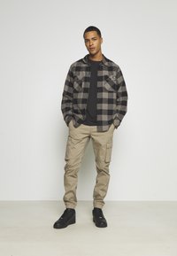 Only & Sons ONSCAM STAGE CUFF - Calças cargo - fallen rock