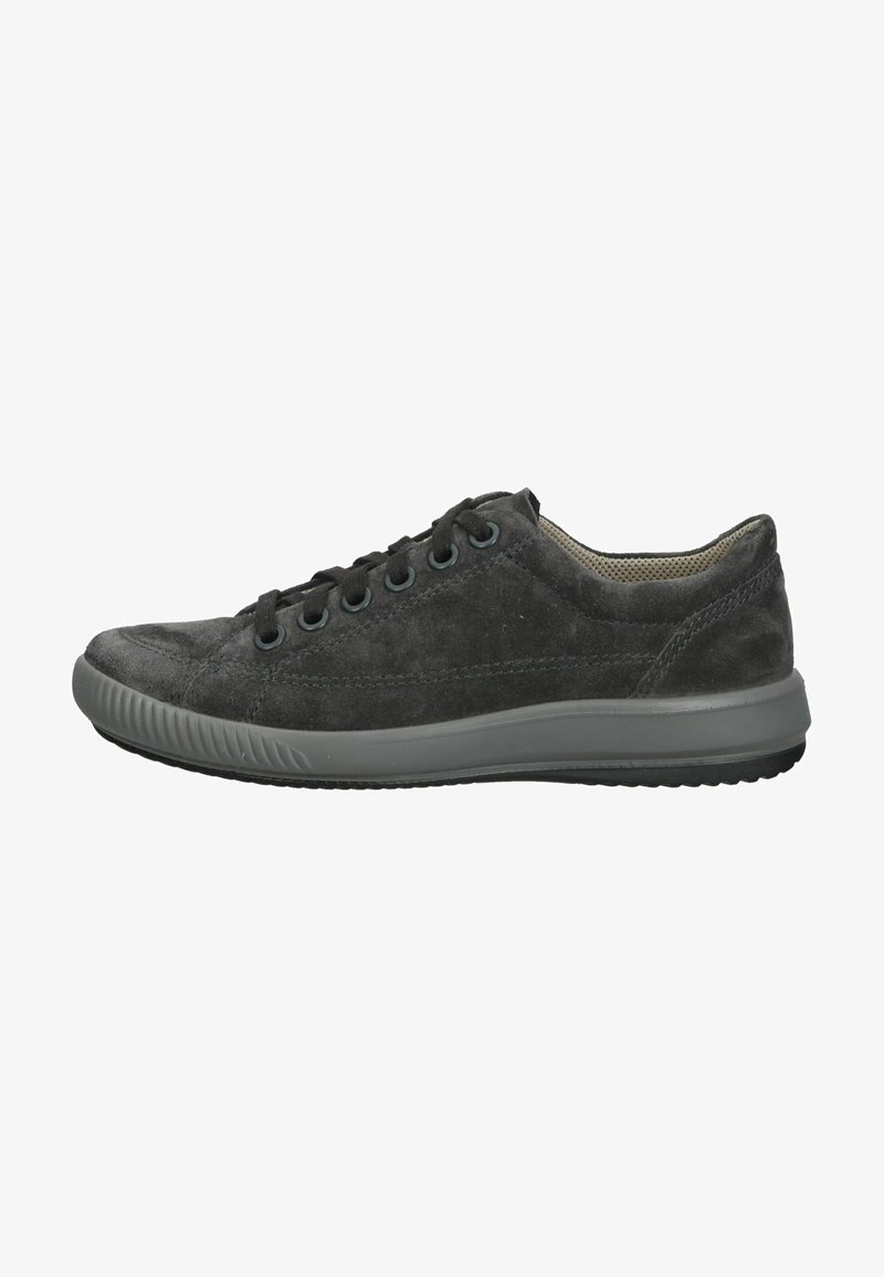 Grijze suede sneaker met zwarte veters, rubberen zool en een textuur bovenkant. Heeft bijpassende oogjes en een minimalistisch ontwerp.