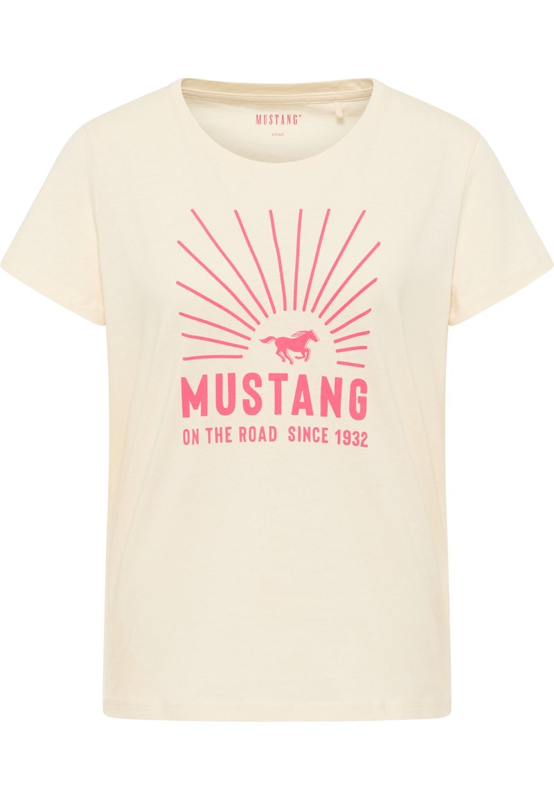 Vaaleancremestä t-paidasta, jossa on lyhyet hihat. Sisältää vaaleanpunaisen graafisen kuvan auringon säteistä ja hevosesta sekä tekstin "MUSTANG ON THE ROAD SINCE 1932."