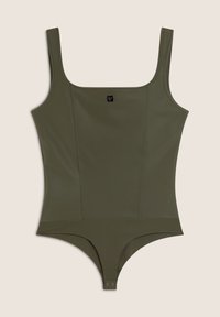Body verde oliva realizzato in materiale morbido, con scollatura quadrata, spalline larghe e chiusura a scatto nella parte inferiore.