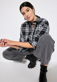 Studio Untold KARO KRAGEN LANGARM - Camicia - off white