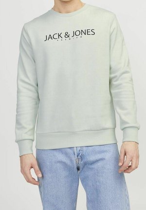 Felpa verde chiaro con colletto a girocollo, polsini e vita a costine. Presenta il testo nero "JACK & JONES PREMIUM" sul petto.
