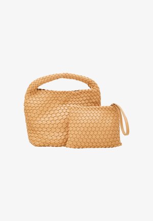 Geweven beige handtas met een afgeronde handgreep en een afneembaar klein tasje, met een gladde textuur en een consistent patroon.