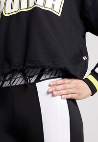 Puma Jersey con capucha - black
