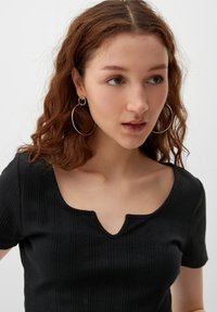 QS MIT AUSSCHNITT - Basic T-shirt - schwarz