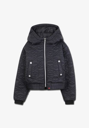 Melnā pārklātā jaka ar kapuci, priekšējo rāvējslēdzēju, pogu kabatām un ribotām piedurknēm, ar smalku ziedu šuvju rakstu.