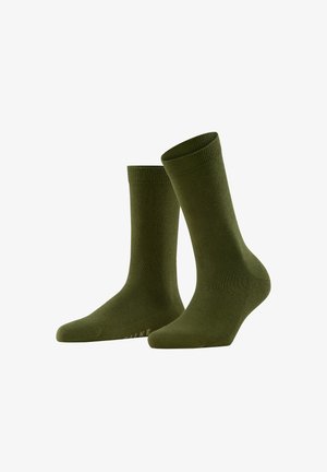 Grüne Baumwollsocken mit glatter Oberfläche, mittlerer Höhe und gerippten Bündchen. Mit einem dezenten Markenlogo an der Seite.
