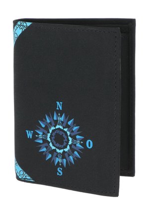 Portefeuille noir avec un motif de rose des vents bleue et des détails d'angle évoquant des marquages cartographiques sur la couverture avant.