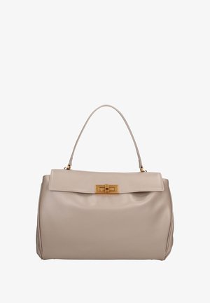 Beige leren handtas met een gestructureerde vorm, gouden hardware sluiting en een enkele bovenhandgreep. Glad van structuur met een omgevouwen flap.