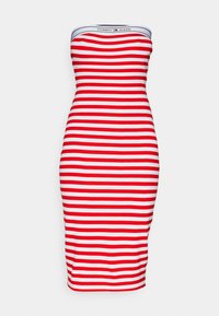 Robe sans bretelles mi-longue aux rayures horizontales rouges et blanches, avec le logo Tommy Jeans sur une bande blanche en haut.