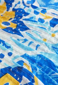 Next SHORT SLEEVE PLEAT FRONT - Blúz - blue yellow leaf print
