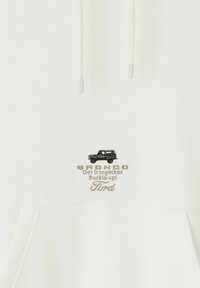 Hoodie blanc avec un véhicule tout-terrain brodé, texte "BRONCO Faisons-le ensemble, Attache ta ceinture !" et "Ford" en dessous en marron et noir.