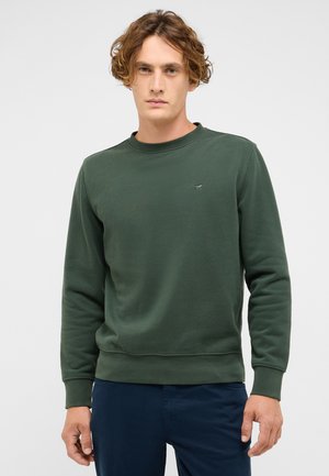 Dunkelgrüner Pullover mit langen Ärmeln, gerippten Ärmelbündchen und Rundhalsausschnitt. Verfügt über ein kleines, besticktes Logo auf der Brust. Weicher Stoff.