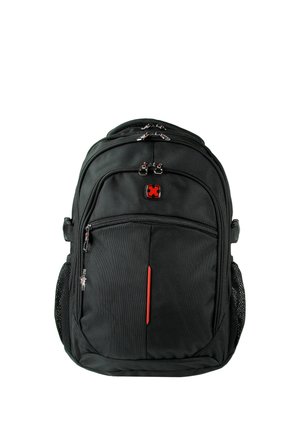 Zwarte rugzak met meerdere compartimenten, rode accenten, mesh zijvakken en zilverkleurige ritssluitingen op een witte achtergrond.