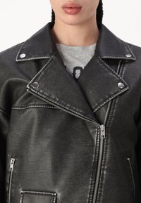 JJXX JXFRIDA BIKER - Dirbtinės odos striukė - black