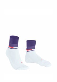 Calzini bianchi alla caviglia con un bordo a coste viola, caratterizzati da strisce rosse e blu e un logo sul lato. Materiale morbido, progettato per il comfort.