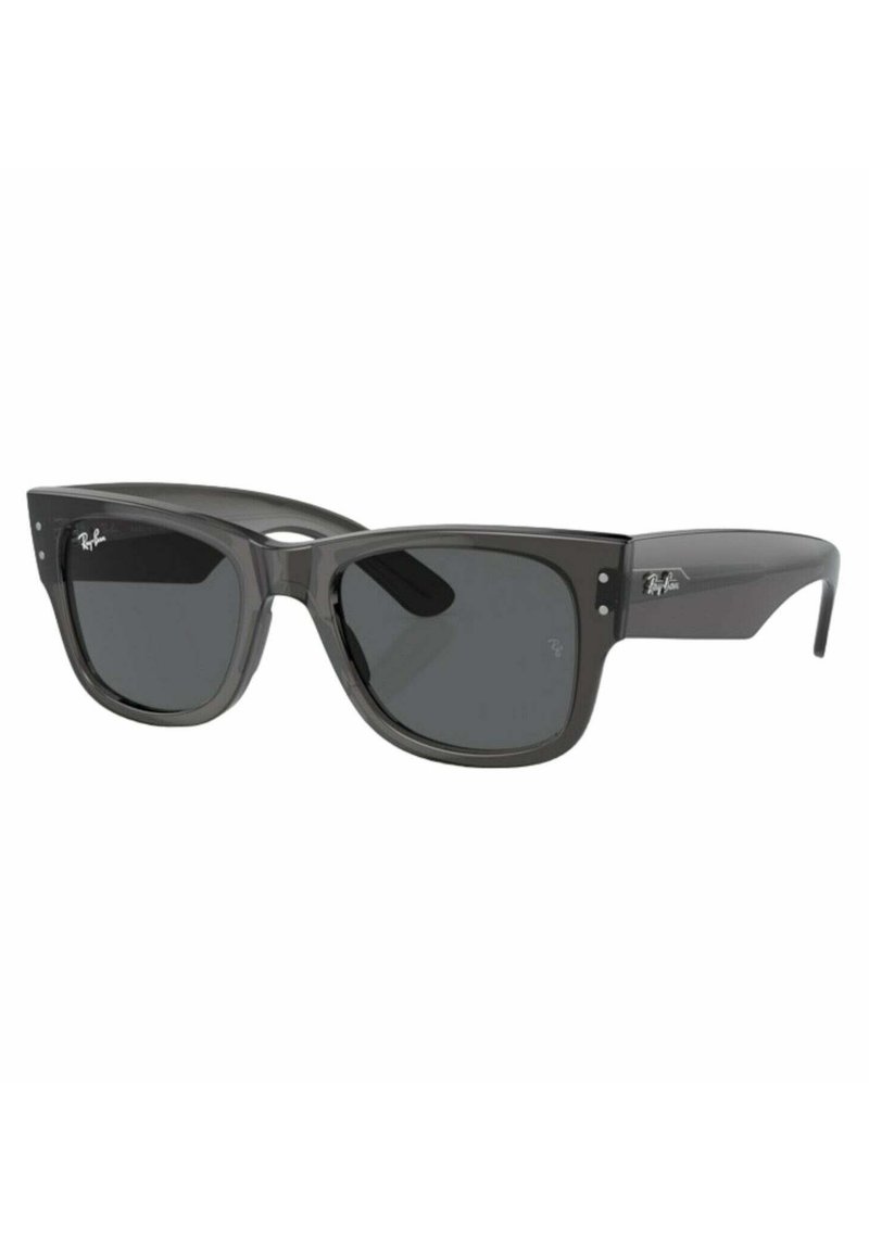 Occhiali da sole Ray-Ban con forma rettangolare, montatura in plastica grigia, lenti grigio scuro e rifiniture argentate sulle tempie.