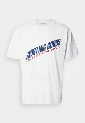 Valge puuvillane T-särk lühikeste varrukatega, mille esiküljel kaldus kujul sinise ja punase tekstiga "SPORTING GOODS". Siseosas Björn Borgi silt.