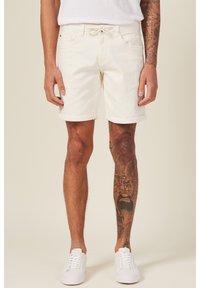 BONOBO Jeans UMWELTFREUNDLICHE BERMUDA - Shorts - ecru