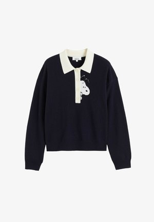 Marineblauwe gebreide trui met een crèmekleurige kraag, met een zeven knopenlijst en een geborduurd Snoopy-ontwerp op de linkerborst.