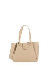 Borsa a mano in pelle beige con doppi manici superiori, tracolla ampia staccabile impresso con il nome del marchio e dettaglio in oro sul lembo anteriore.