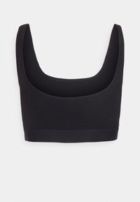Brassière noire avec un décolleté arrondi et de larges bretelles. Fabriquée en tissu lisse et extensible avec une bande solide en bas. Sans ornements.