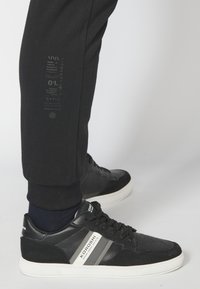 Koroshi Tepláky - black