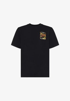 Camiseta negra de manga corta con un diseño abstracto colorido y el texto "CASA BLANCA" en el pecho superior izquierdo.