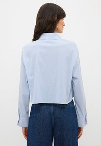 adL WITH CARGO POCKET - Skjorta - striped blue