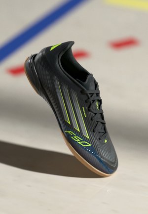 adidas Performance F50 LEAGUE IN - Terem futballcipők - core black/iron metallic/lucid lemon
