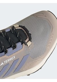 Adidas Terrex TERREX SWIFT R3 GTX W - Hikingskor - sand strata   silver violet   acid orange