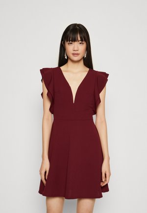 WAL G. PLUNGE NECKLICE WITH FLUTTER SLEEVES DRESS - Dnevna haljina - berry wine