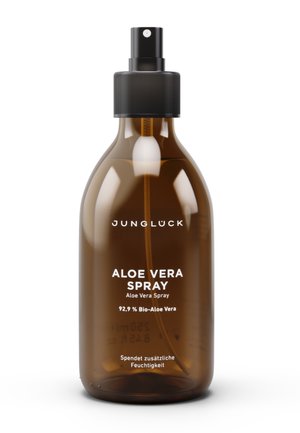 Braune Kunststoff-Sprühflasche mit der Aufschrift Jungluck Aloe Vera Spray, schwarzer Sprühdüse und 92,9 % Bio-Aloe-Vera-Anteil.