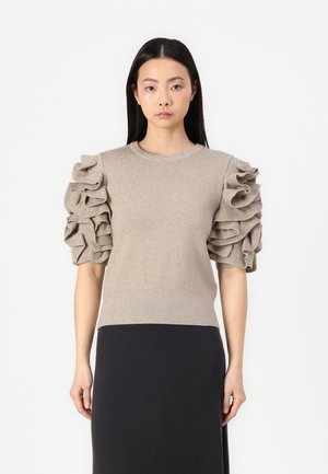 Beige trui met gestructureerde, gerimpelde pofmouwen. Getailleerde lijf met een ronde hals, ribbels aan de onderkant en een glad gebreide stof.