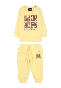 Completo in cotone giallo composto da una felpa con girocollo e bottoni a pressione, e pantaloni jogger con cintura elastica e tasche laterali.