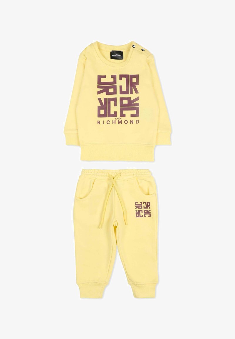Completo in cotone giallo composto da una felpa con girocollo e bottoni a pressione, e pantaloni jogger con cintura elastica e tasche laterali.