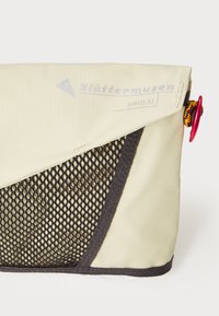 Klättermusen HRID ACCESSORY BAG 3L UNISEX - Skulderveske - clay