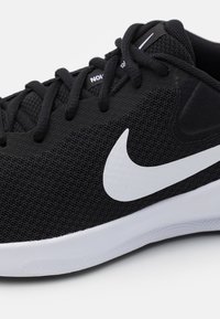 Nike Performance Väglöparskor - black