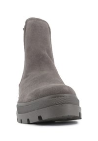 Bottine en daim gris avec un bout arrondi, une semelle en caoutchouc plate et des accents texturés. Finition lisse avec un minimum de détails de couture.