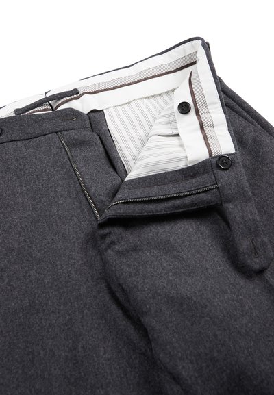 Graue Wollhosen mit Reißverschluss und Knopfverschluss. Das gefütterte Innere verfügt über ein gestreiftes Muster und dekorative Akzentnähte.