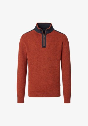 Roestkleurige trui met een kwart-rits kraag, marineblauwe accenten op de schouders, ribbelmanchet en onderrand, en een gemêleerde brei stof.