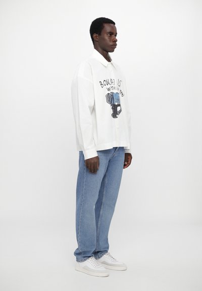 Bonsai OVERSIZE FIT BUTTON DOWN PRINTED GRAPHIC SHIRT - Camisa - white