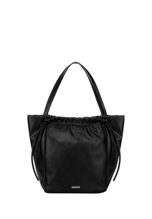 Czarna skórzana torba typu tote z ściąganym zamknięciem na sznurek u góry i dwoma paskami na ramię, z małym metalowym logo marki u podstawy.