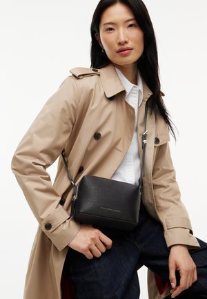 Tommy Hilfiger, MODERN CAMERA BAG - Sac bandoulière - black