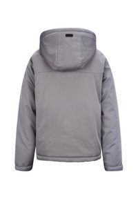 Giacca grigia con cappuccio, maniche lunghe, cuciture in vista e un piccolo patch logotipo rettangolare al centro della parte superiore della schiena.