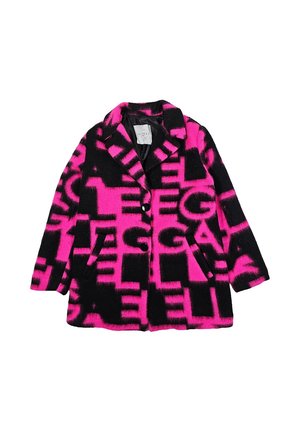 Cappotto in pelliccia sintetica con un audace motivo grafico nero e rosa. Presenta un colletto a scollo a V, bottoni frontali e tasche laterali. Finitura testurizzata.