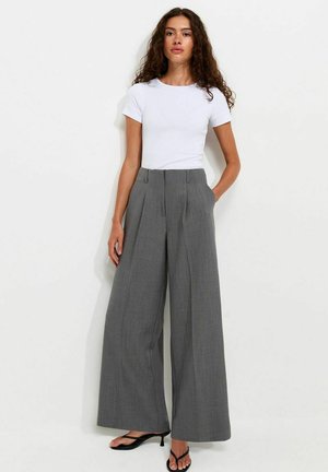 New Look, DARK  PLEATED TAILORED WIDE LEG TROUSERS - Pantalones - dark grey