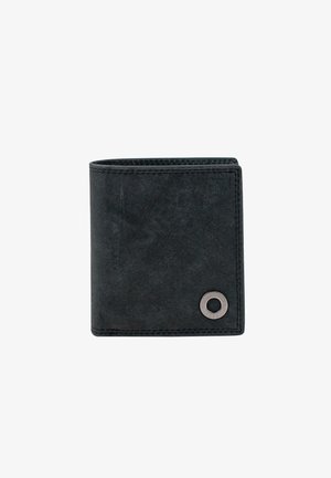Cartera de cuero negro con un acabado texturizado, que presenta un adorno metálico circular. Diseño plegable con costuras visibles a lo largo de los bordes.