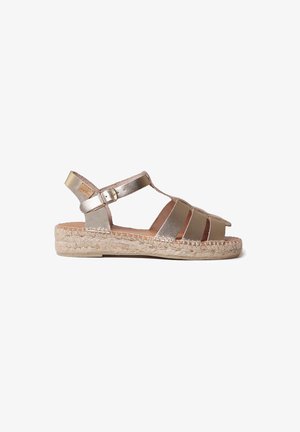 Sandalia de cuero metálico dorado para mujer con correa ajustable en el tobillo y suela plataforma de yute trenzado.