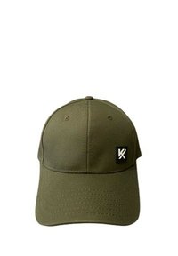 Casquette de baseball vert olive avec une couronne structurée, un visière courbée et un petit patch logo noir à l'avant. Fabriquée en tissu durable.